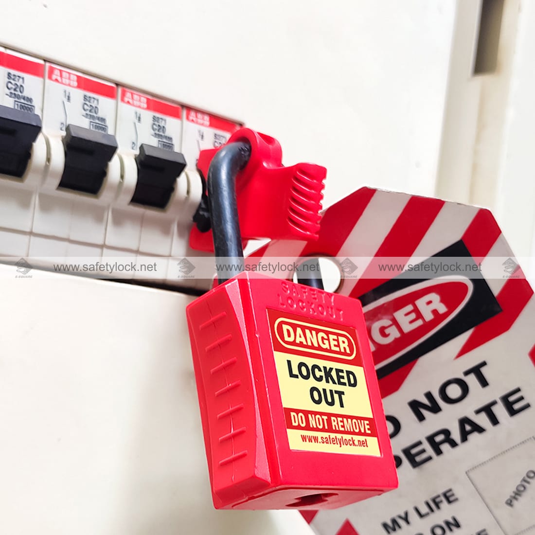 grip type universal circuit breaker lockout